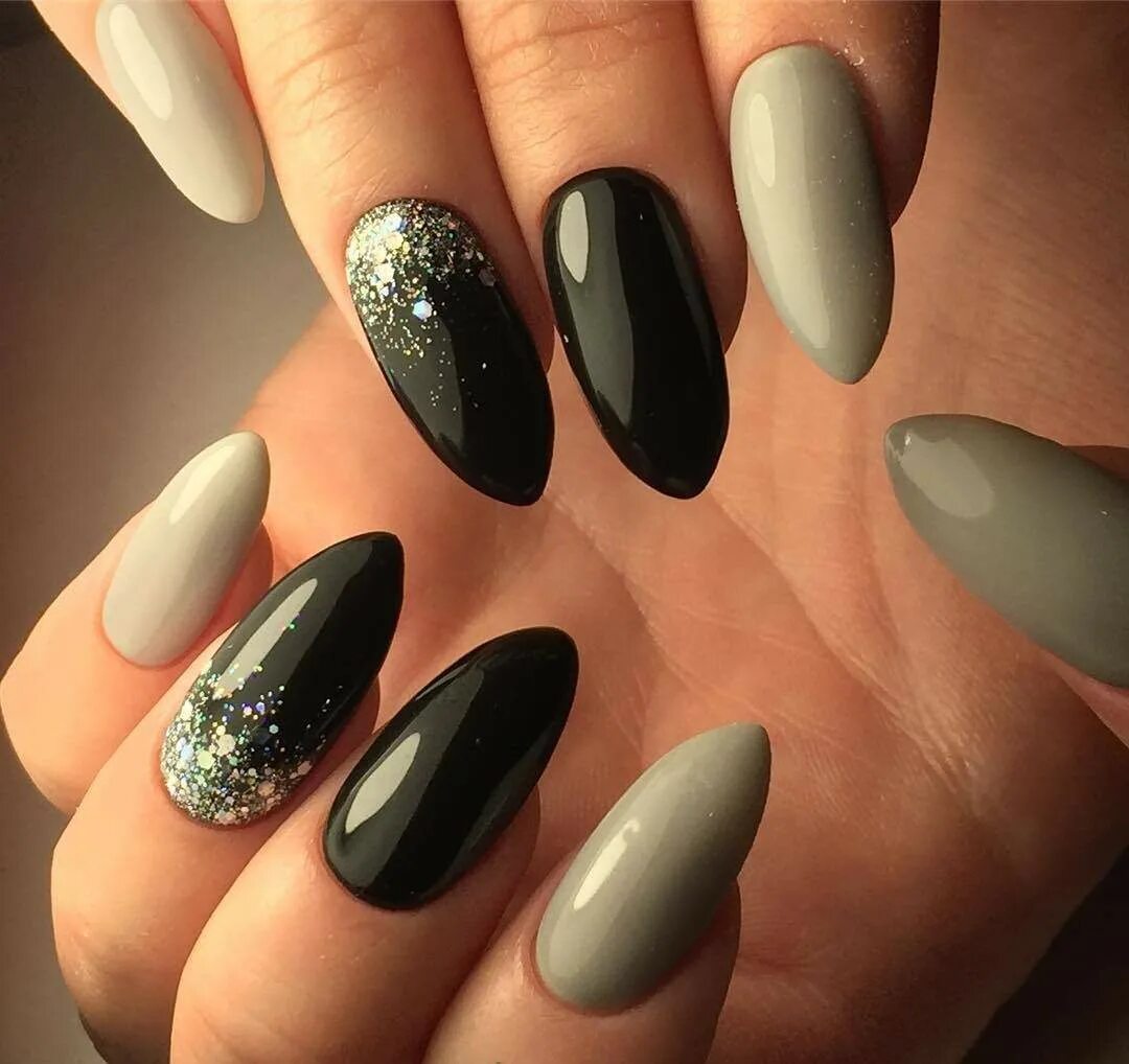 чёрные ногти миндальной формы. темный миндаль. матовые, стилет, миндаль. ногти матовые миндаль 2023 черные. блэк неилс.