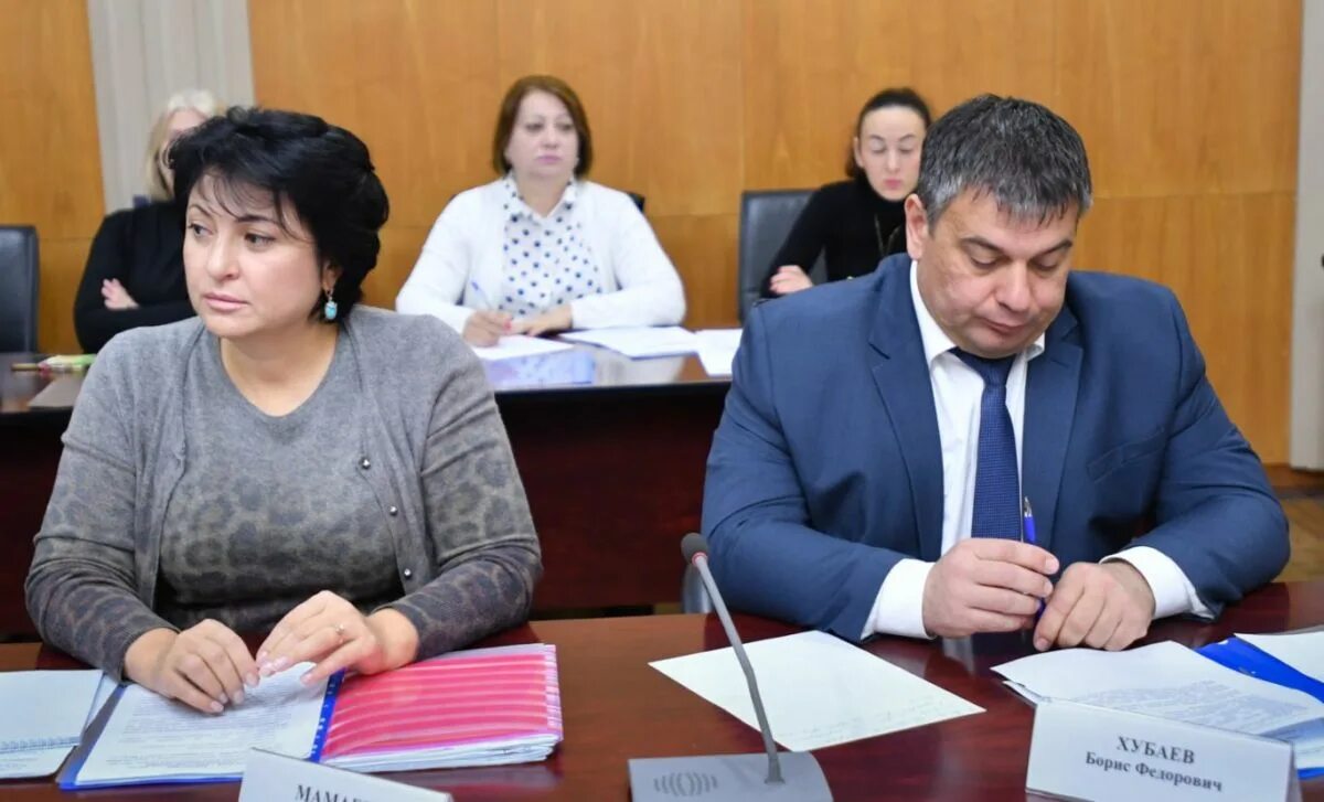 Санакоев нугзар. Министр минтруд владикавказ. Министр труда и социального развития рсо-алания алина айдарова. Труд всем владикавказ. День муниципального работника.