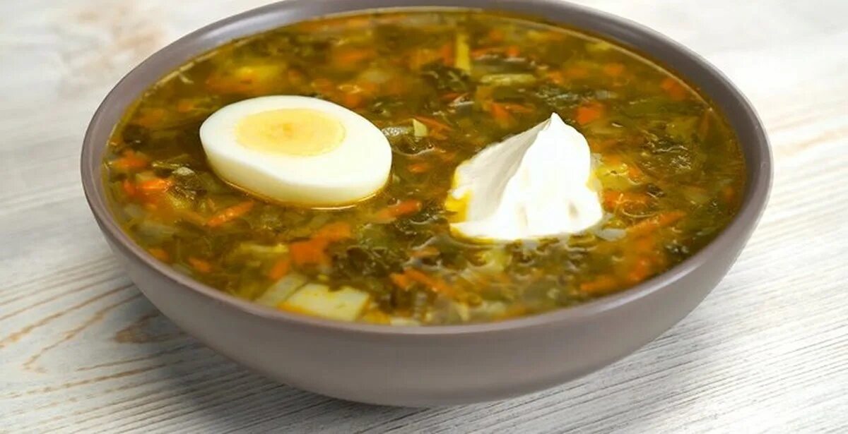 Как готовить зеленый борщ и яйцом. Щавелевый борщ. холодный зеленый борщ. щи с щавелем. щавель суп.