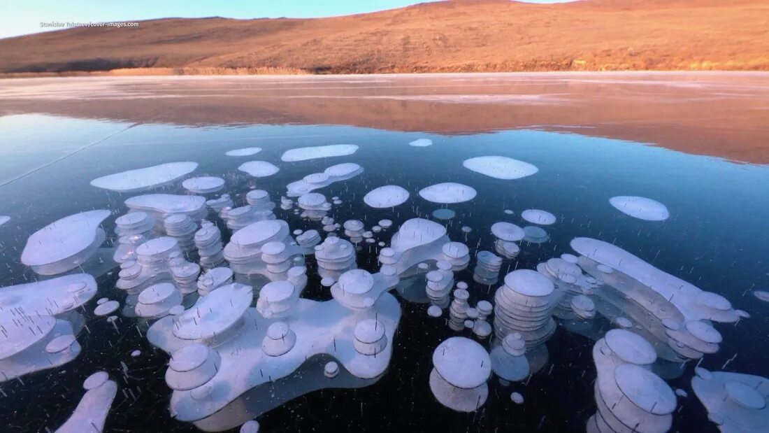 Пузырьки на байкале. Метановые пузыри во льду Байкала. Голоустное Байкал пузырьки. Байкал лед метан.
