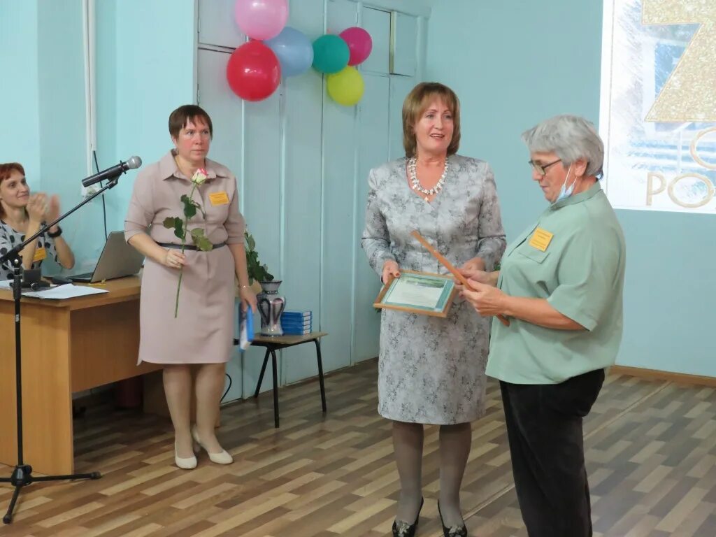 Награждение библиотекарей. Награждение библиотекарей. Дагестан библиотечные работники. Награждения библиотекарей. Бюджетные учреждения фото.