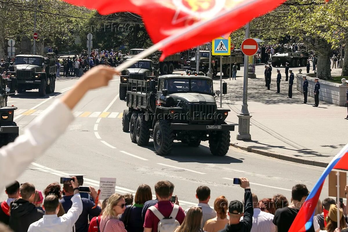 Парад 9 мая. Парад Победы в Киеве 2010. День Победы парад. С праздником днем Победы.