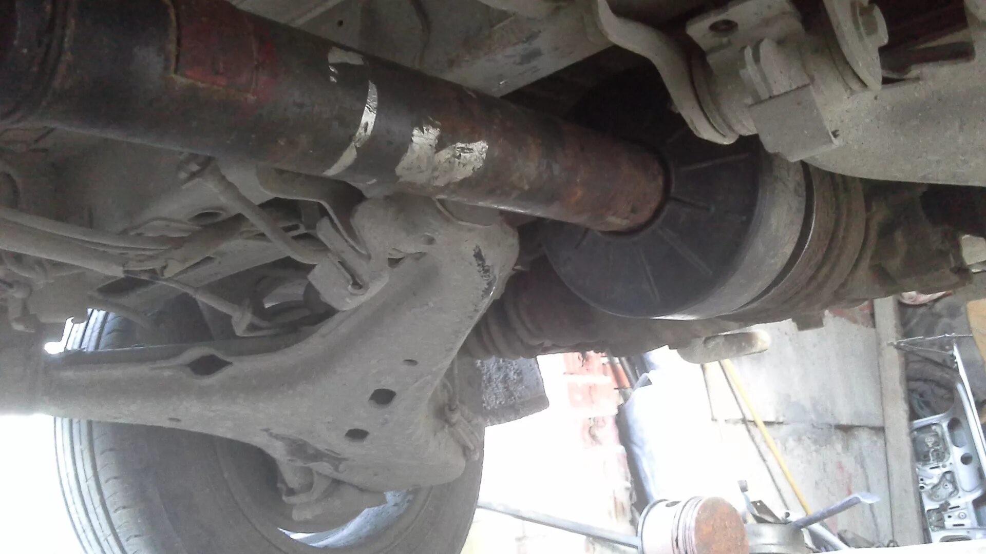 Домкрат рекстон 2. Проставки амортизаторов jimny suzuki. Лифтануть аутлендер. Домкрат volkswagen transporter t3. Задняя пружина фольксваген т5.