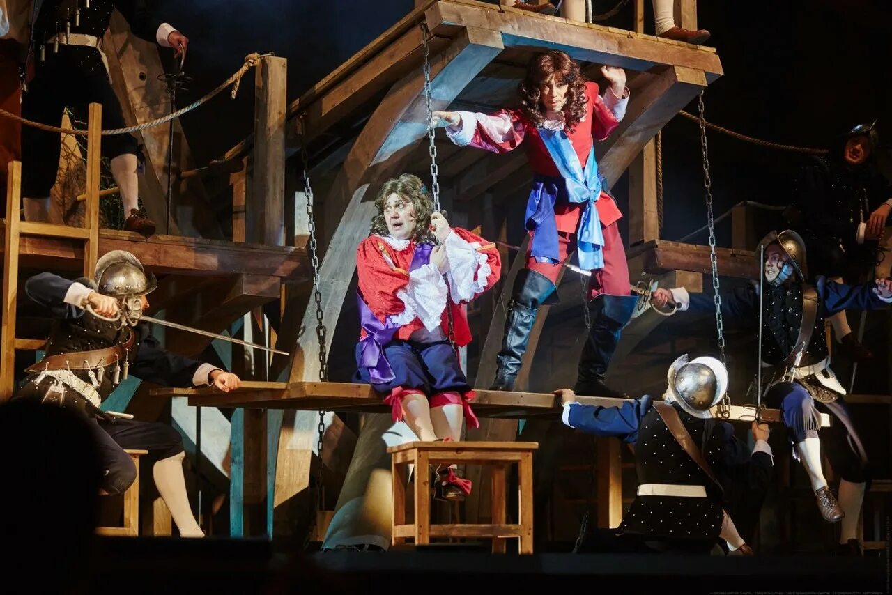 Алексей коновалов цирк одиссея. Цирк на воде мюзикл одиссея. Цирк на фонтанке одиссей. Цирковой мюзикл на воде одиссея спб. Мюзикл одиссея.
