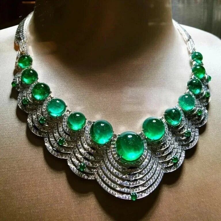Коллекция emerald золото изумруд. Изумруд teodora. Дорогие кольца с изумрудом. Уральские самоцветы уваровит. Кольца с изумрудом в огранке эмеральд.