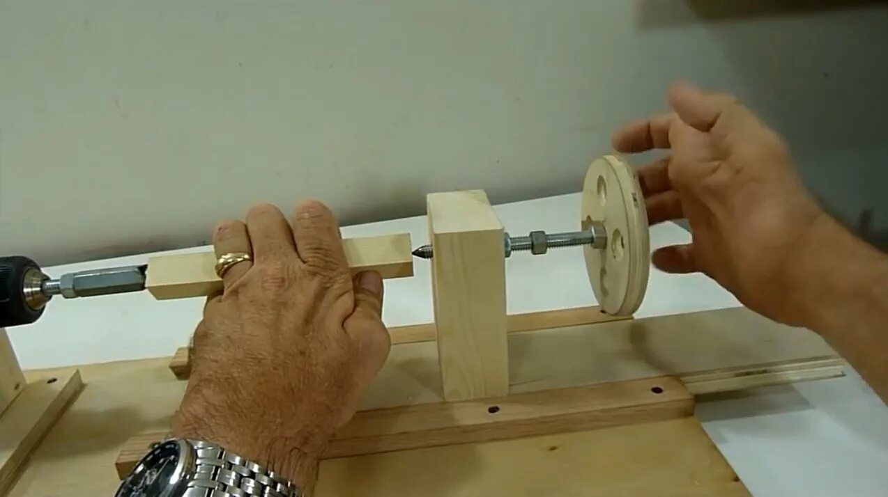 Как можно самому собрать. Сделать самому. Корпус из алюминиевого уголка. Циркулярка из двигателя 380в. Как можно самому собрать.