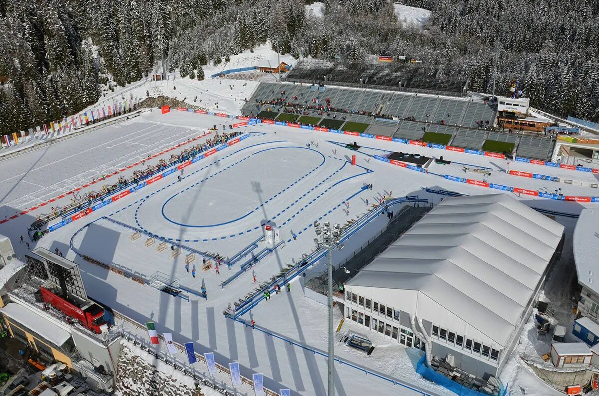 Биатлонный стадион. Биатлонный стадион Холменколлен. Сочи лыжно биатлонный комплекс.