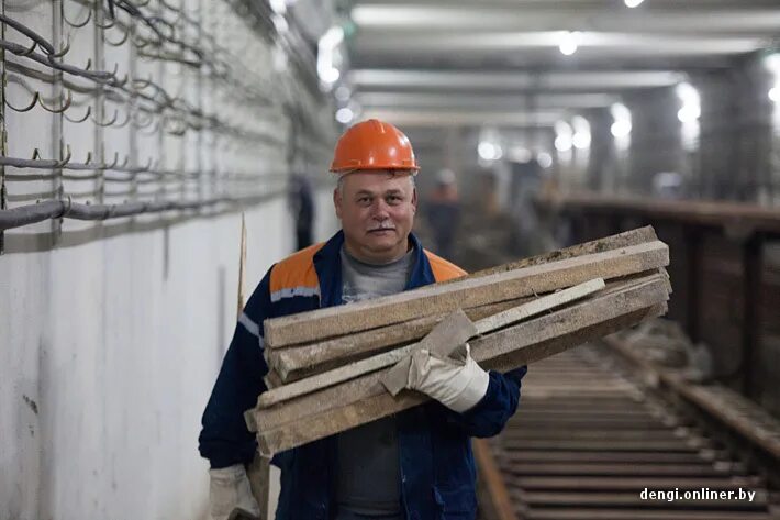 Минский строитель. Команда Строитель Минск. Строитель Минск Нова. Строитель Минск Соликамск. Маскот строителя Минск.