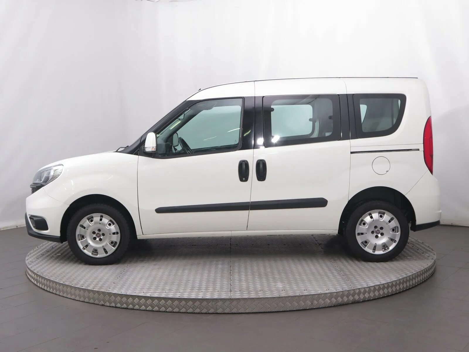 Fiat Doblo 2015. Fiat Doblo Combi Maxi. Фиат Добло 2021 белый. Fiat Doblo Panorama 2020 белый.