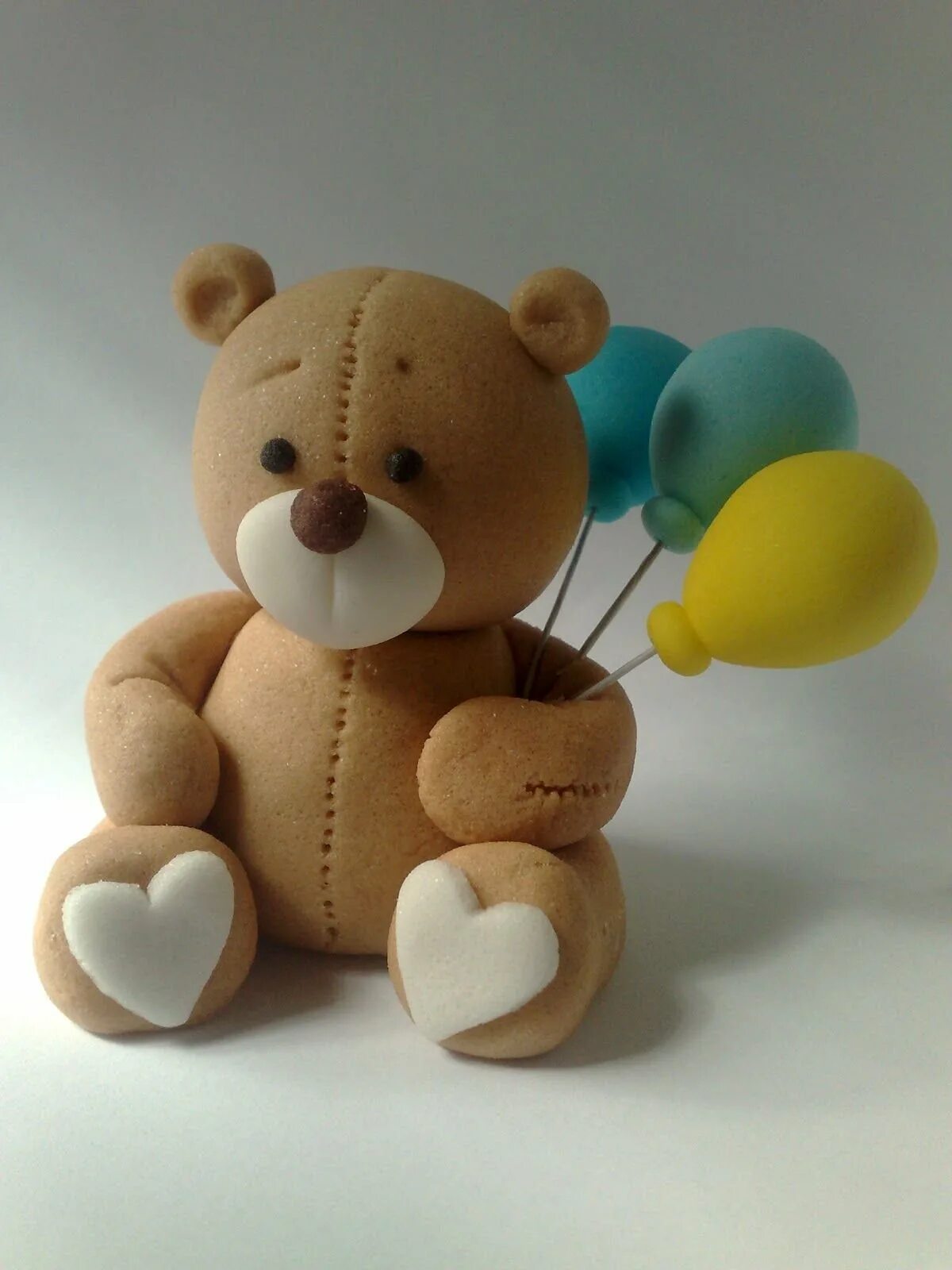 медведь из мастики. слепить мишку из воздушного пластилина. фигурка мишки из мастики. из пластилина для детей. фигурка медвежонка из мастики.