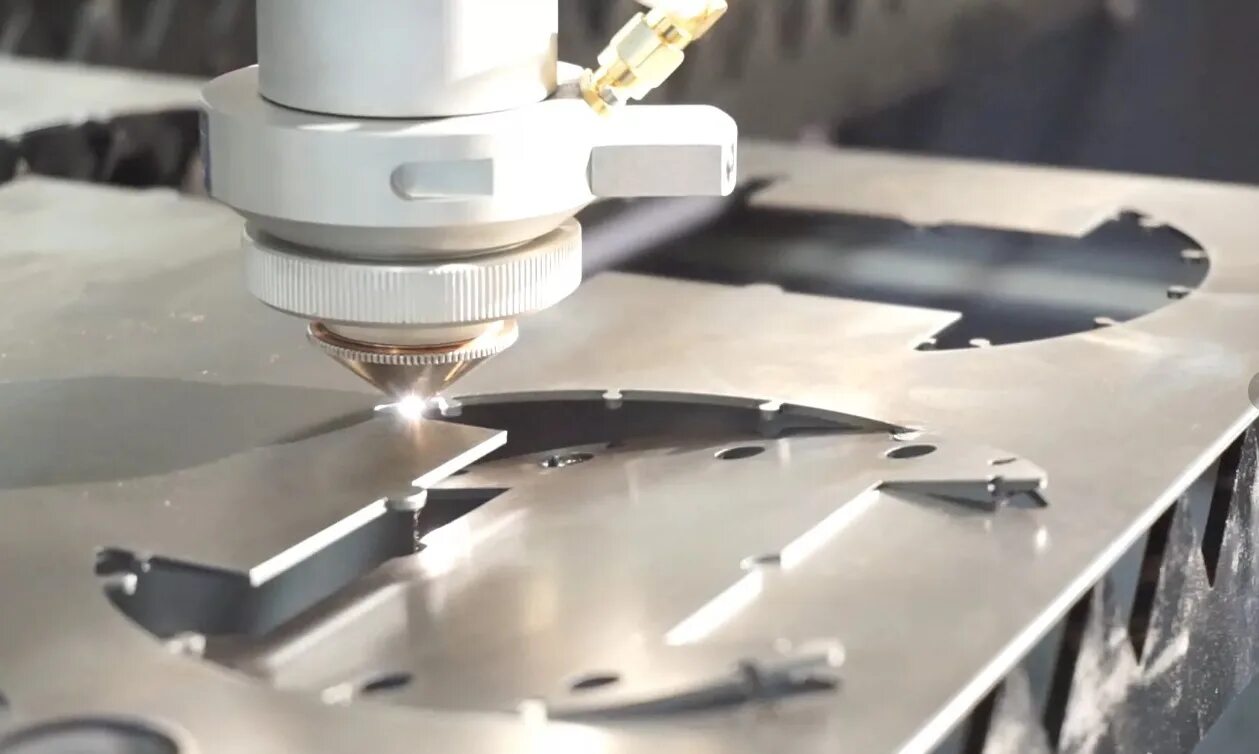 Раскрой лазером. Cnc фреза для раскроя листового металла. лазерный раскрой металла. резка алюминия. лазерная резка алюминия.