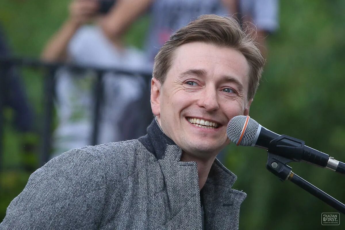Сколько лет безрукову сергею