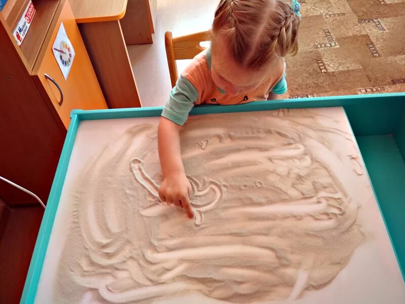 рисование песком. песочная терапия в доу. песочная терапия для детей дошкольного возраста. песочная терапия для детей дошкольного возраста. арт терапия песочная терапия.