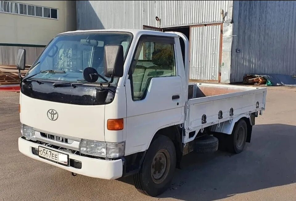 Тойота 2 тонны. Toyota dyna d4d. Toyota dyna 2 тонны. Вилочный погрузчик тойота 2 т дизель. Toyota dyna 2000 год.