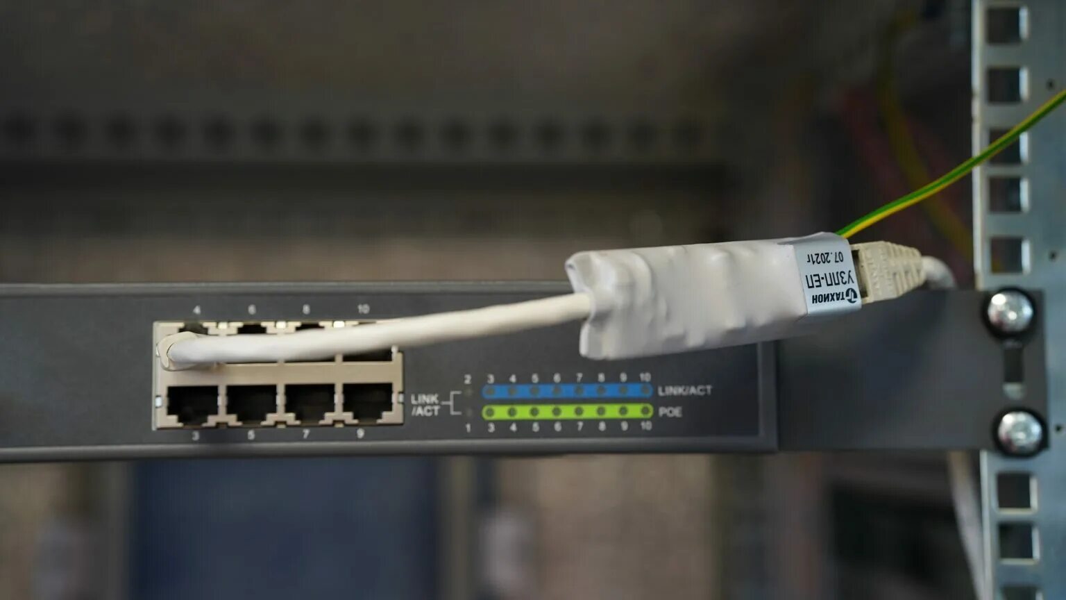 Устройство защиты портов ethernet. Блок защиты портов в сети ethernet c питанием рое бзл-еп16. устройство защиты портов в сети ethernet c питанием рое (узл-еп) 20101 тахион. nag-apc-smd. устройство защиты информ портов.