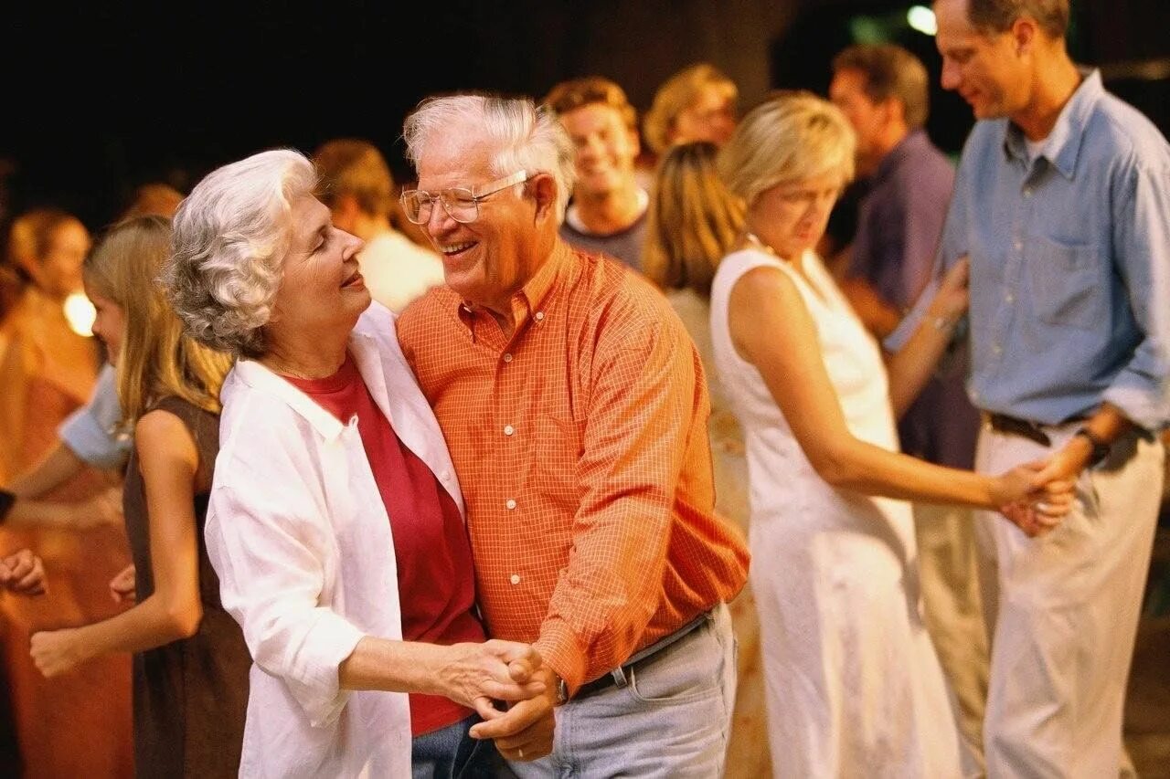Развлечения для пожилых. Танцы для пенсионеров. Танцы для пожилых. Танцевальный вечер для пожилых. Пожилые люди.