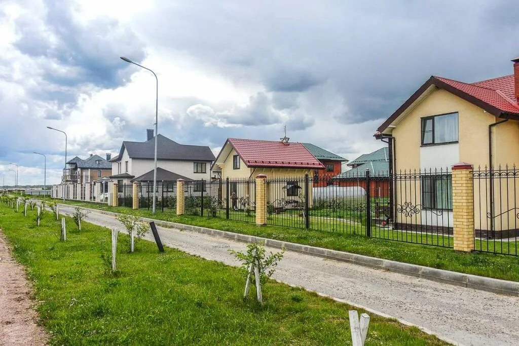 Вишнёвый сад коттеджный посёлок в тушино. Вишнёвый сад коттеджный посёлок всеволожский район. Поселке вишневый сад. Поселке вишневый сад. Коттеджный поселок вишневый сад.