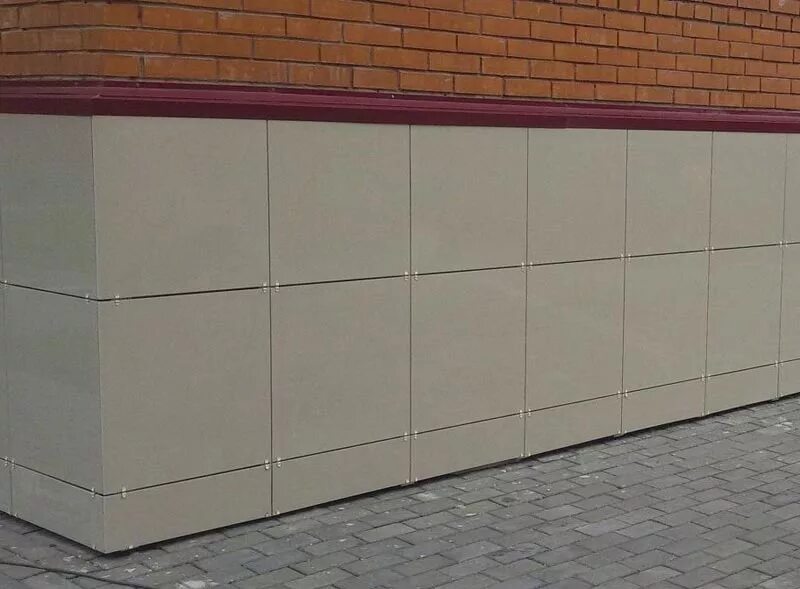 Плитка капустинский гранит фасад. Цоколь облицованный керамогранитом 60/30. Облицовка цоколя керамогранитом. Облицовка цоколя керамогранитом. Отделка цоколя керамогранитом.