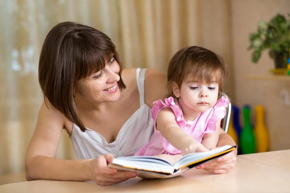Мать учит как правильно. Скорочтение дети и родители. Родители учат ребенка читать. Мама учит ребенка читать. Родители могут научить ребёнка.