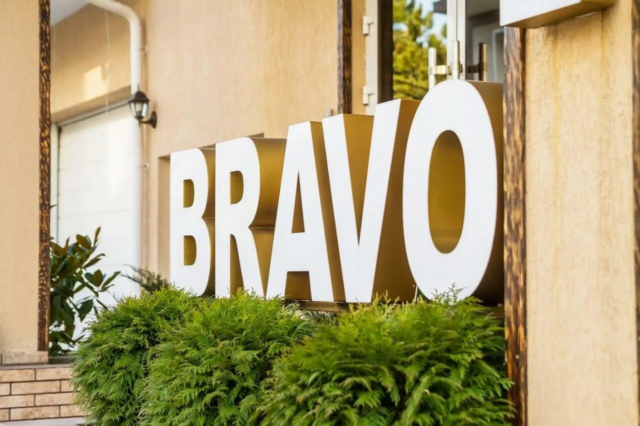 Альберго ольгинка. Гостиница браво витязево. Гостиница браво ольгинка. Ольгинка гостевой дом браво. Bravo hotels.