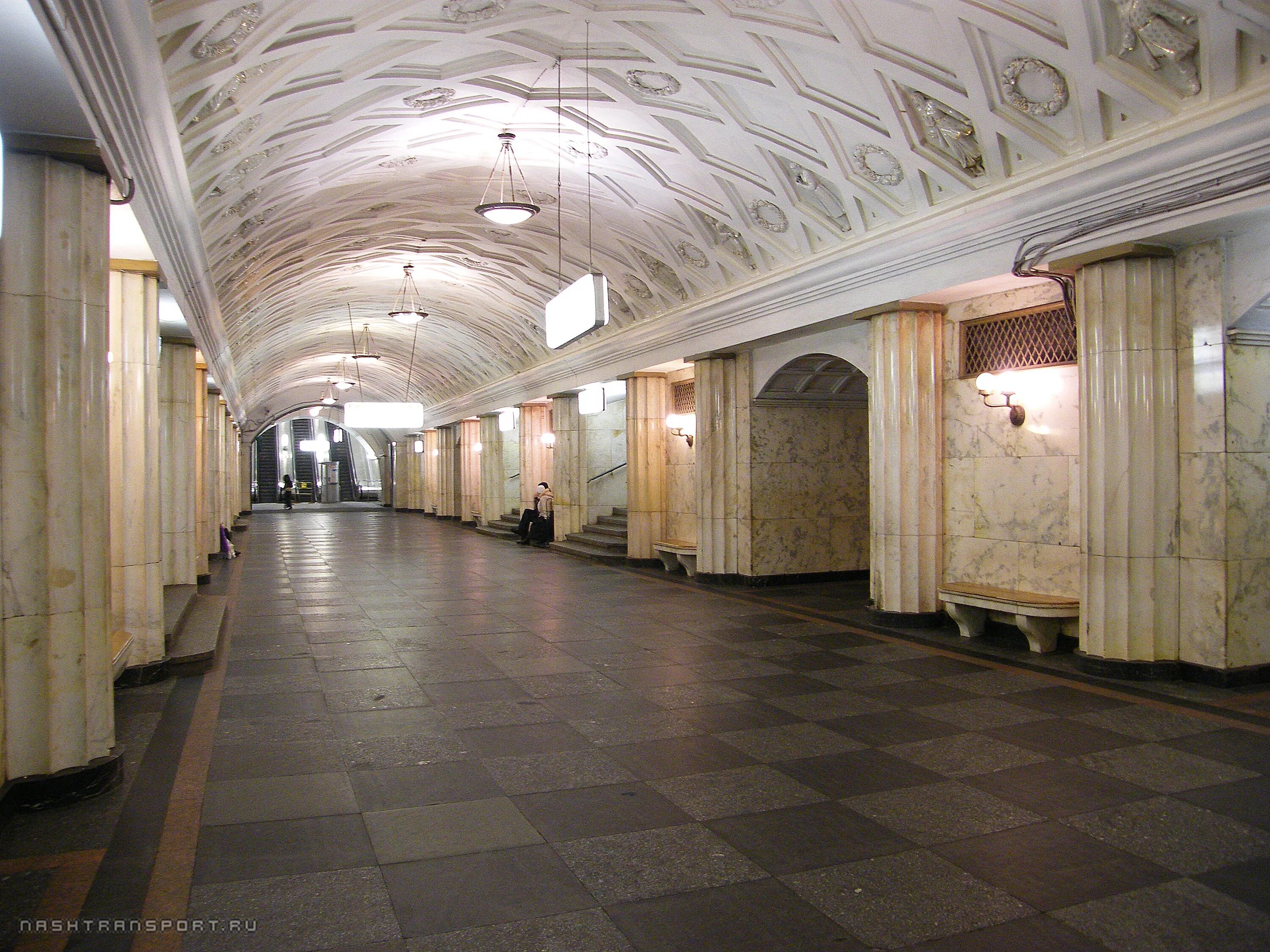 Переход с охотного на театральную. Театральная (станция метро, Москва). Станция метро Театральная. Станция Театральная Москва. Станциямето Театральная.