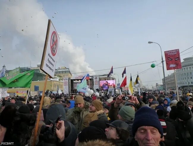Митинг в москве 25 сентября 2021. Митинг на пушкинской площади 25 сентября. Митинг кпрф молодые повязка. Митинг на пушкинской площади. Митинг в москве 25 сентября 2021.