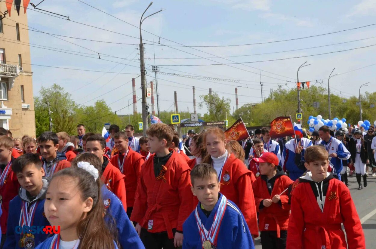 Орск точка ру главные новости. 9 Мая Орск. 9 Мая Орск 2014 год. День Победы город Орск. Орск Майское.