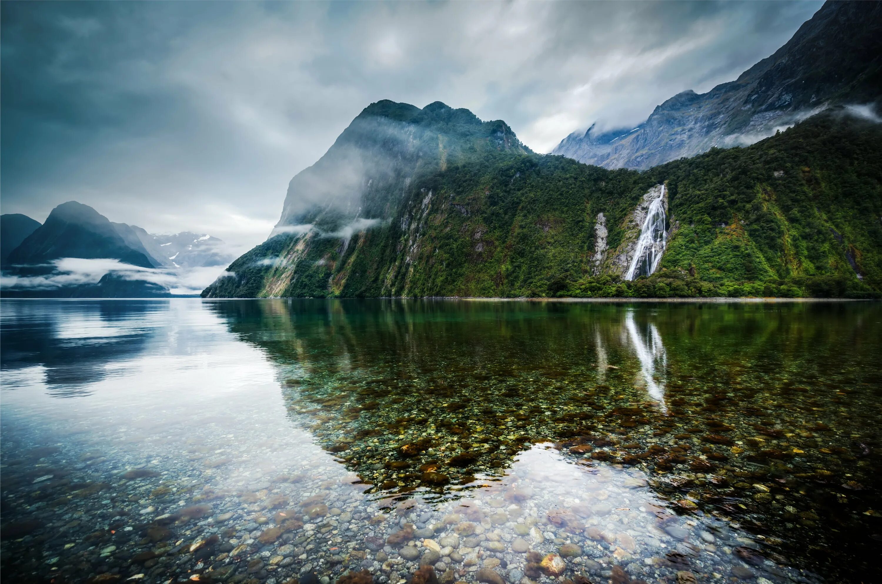 Гори вода