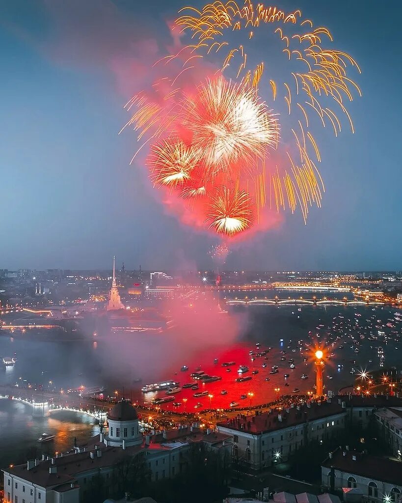 Салют победы в санкт петербурге сегодня. Салют победы санкт-петербург. Салют в честь иришки. Салют 9 мая 2022 санкт-петербург. Салют 9 мая в санкт петербурге.