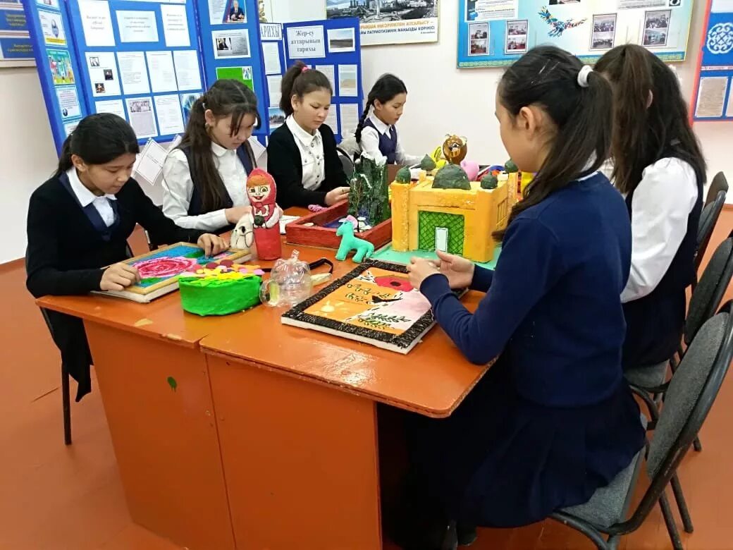 учитель по рисованию. учитель художественного труда. учитель художественного труда. учитель художественного труда. учитель художественного труда.