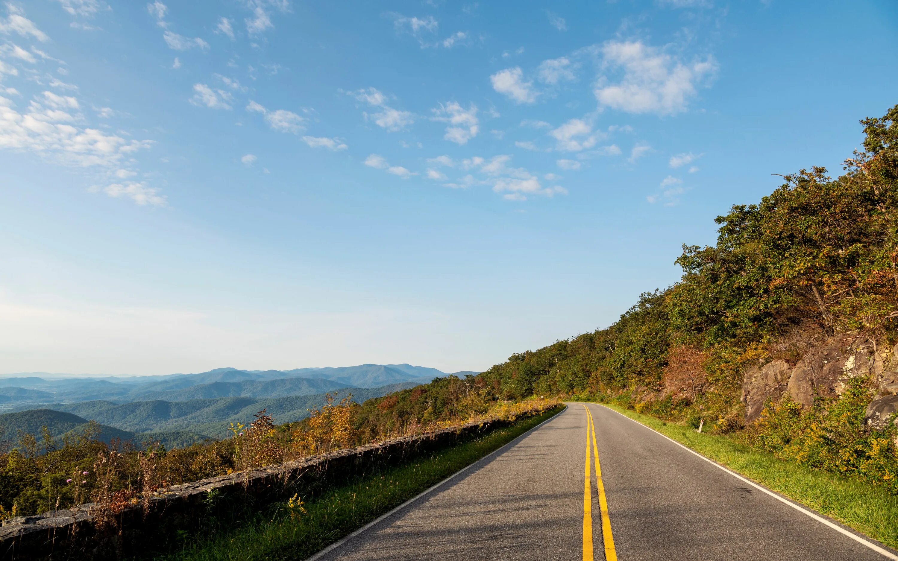 Опять в природе поворот. Природа дорога. Осенняя дорога. Осенний форкс штат. Опять в природе поворот.