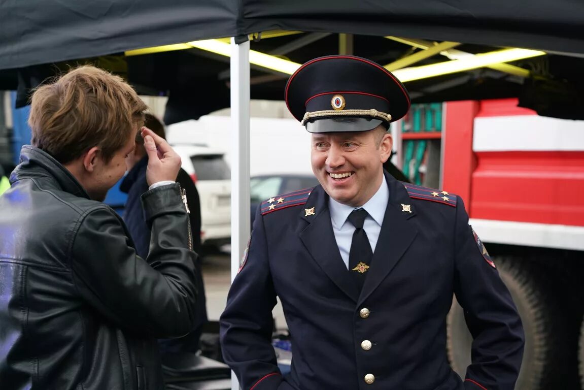Кто снимался в полицейский. Петров полицейский с рублёвки. Петров из полицейский с рублевки. Сергей петров полицейский с рублевки. Дмитрий мазуров полицейский с рублевки.