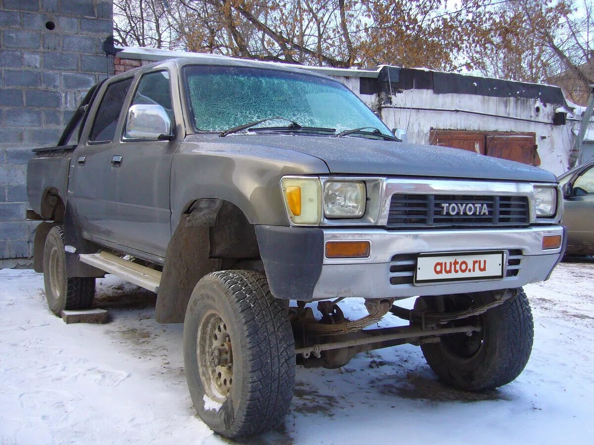 Бу тойота в красноярске крае. Тойота Хайлюкс 1990. Toyota Hilux 1990 Pickup. Тойота Сурф пикап 1990. Toyota Hilux 1992 Pickup.