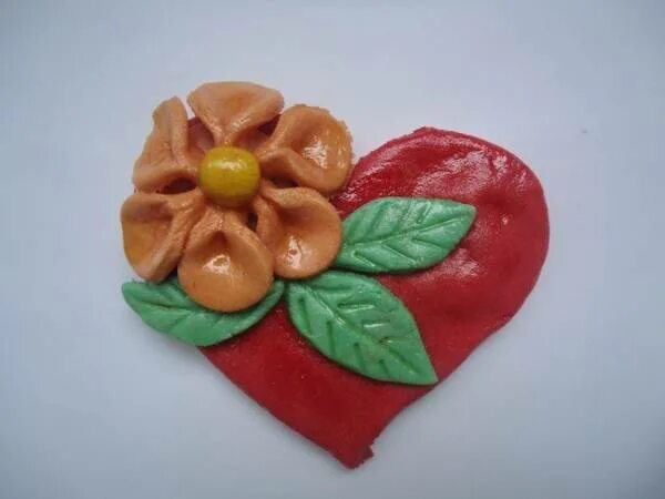 Валентинки из соленого теста. Подарок маме из соленого теста. Подарок маме из соленого теста. Сердце из соленого теста. Поделки из теста.