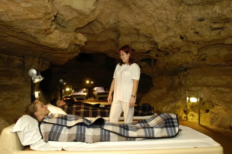 соляная пещера в венгрии. тапольца пещера. соляная пещера туз. сильвинитовая спелеотерапия. цхалтубо санаторий пещеры.