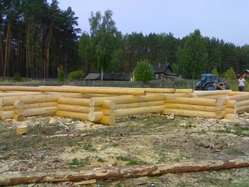 Срубы из чувашии. Срубы из чувашии. Дом из бревна с черными окнами. Срубы чувашии ибреси. Срубы для бани в чувашии.