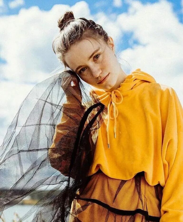 Sigrid everybody. Sigrid. сигрид валдис. скандинавская певица сигрид. sigrid horne rasmussen актриса.