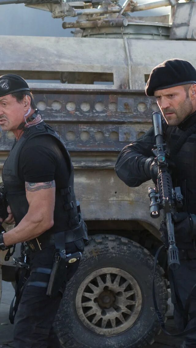 Неудержимые 2 год. Неудержимые 2 год. Неудержимые 2 сталлоне. Jason statham неудержимые. Рэнди кутюр неудержимые.