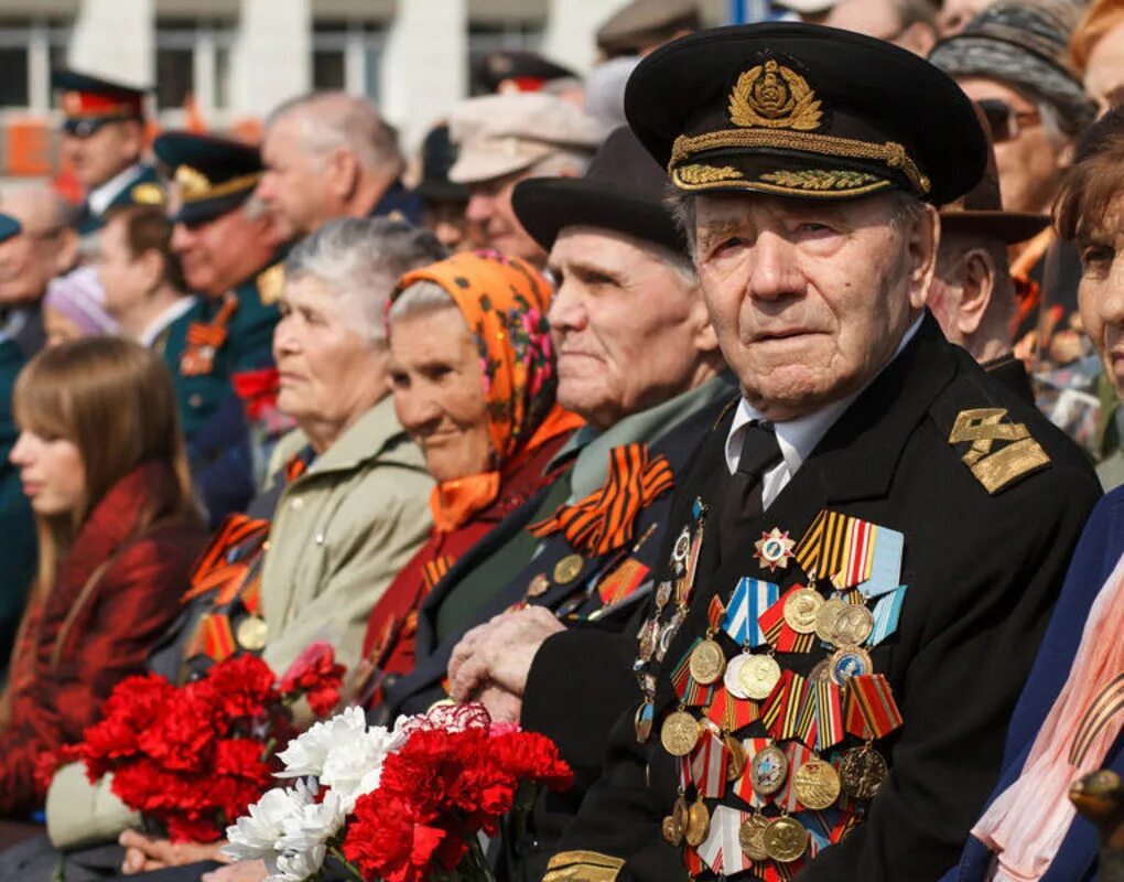 Белорусские ветераны. С праздником ветераны. Игра день победы 5. Ветераны и молодежь. Праздник 9 мая сюжет.