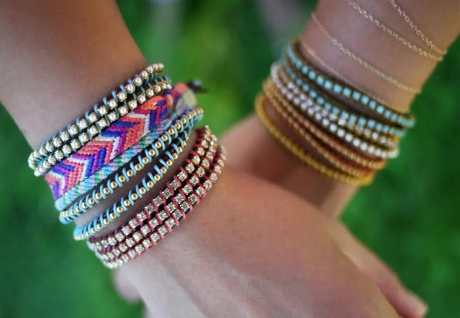 Плетеные браслеты из бисера. Фенечка из бисера. Браслет из стекляруса. Браслет из чешского бисера. Красивые браслеты из бисера.