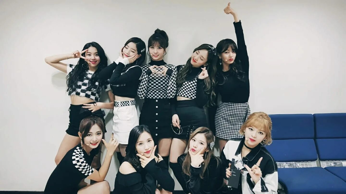 Twice группа корейская. Twice участницы 2022. Твайс участницы зе филс. The fills twice. The fills twice.