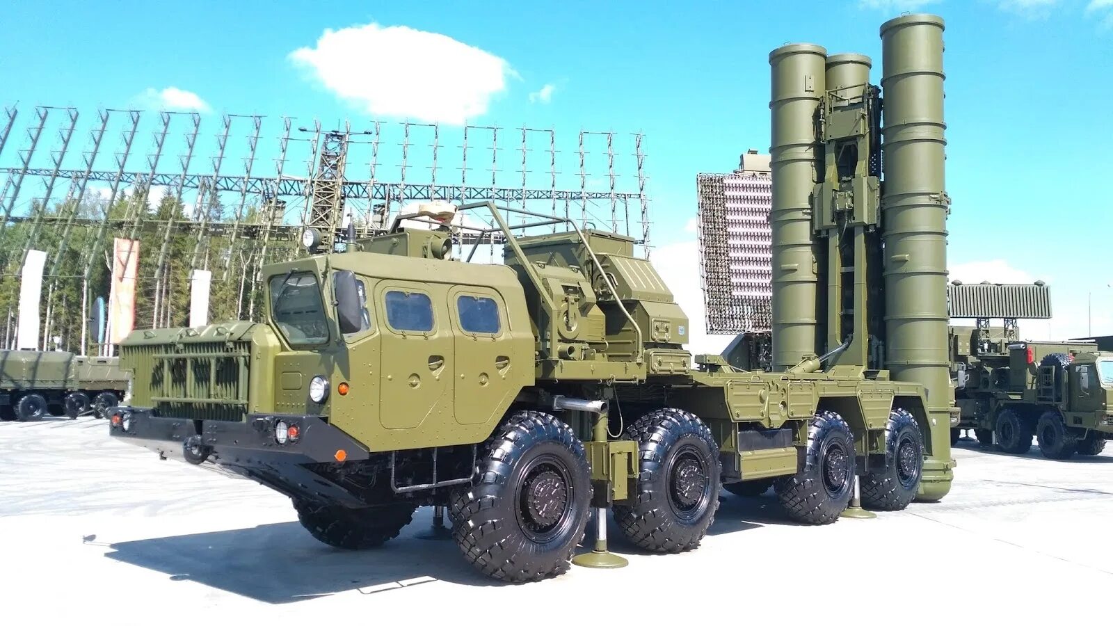 Сколько стоит с 400. С-400 Триумф. ЗРС С-400. Зенитная ракетная система с-400 Триумф. С 400 Алмаз Антей.