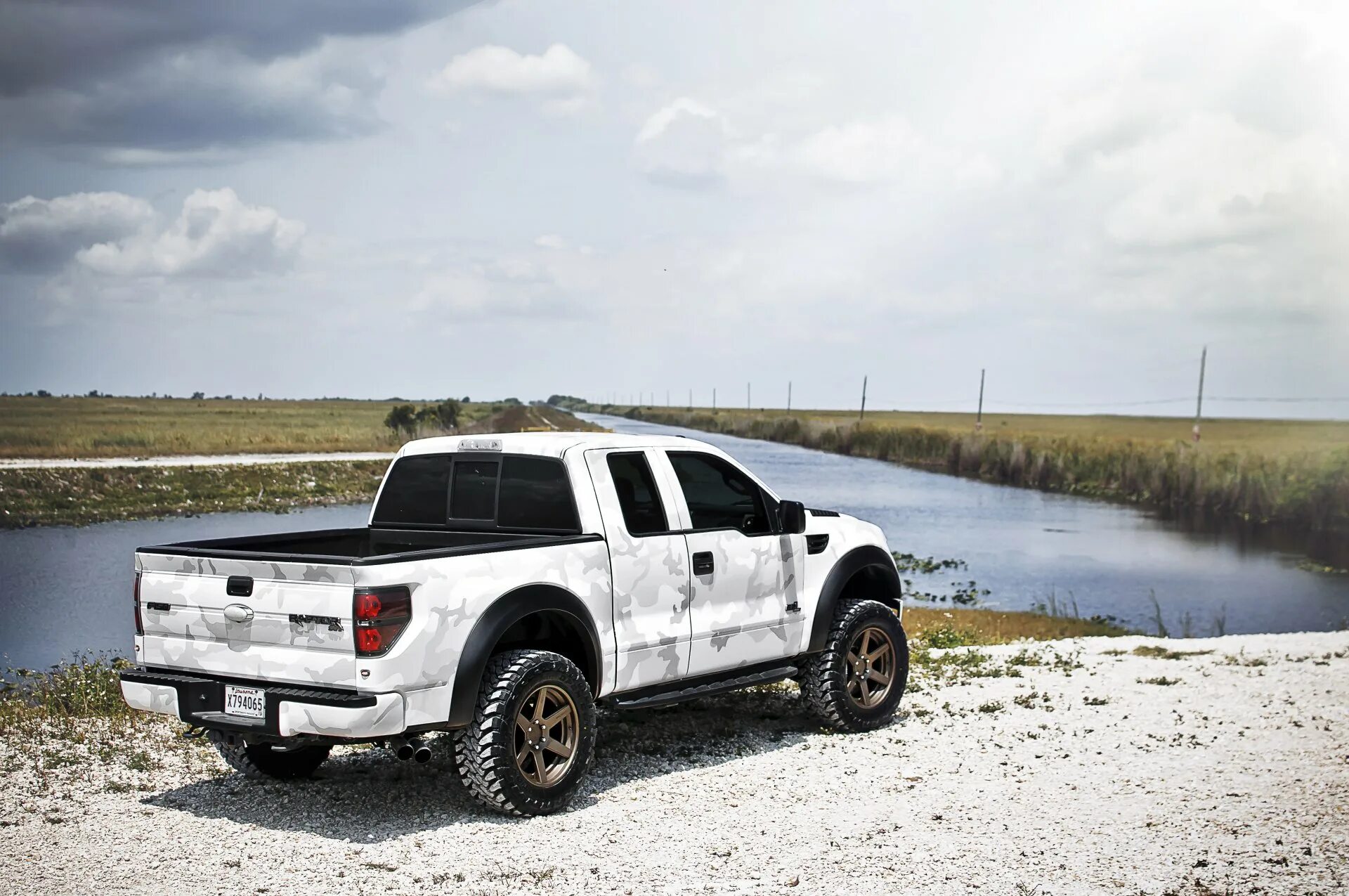 Красивый пикап видео. Ford f150 Raptor. Ford Raptor белый. Ford f150 Raptor White. Ford f 150 белый.