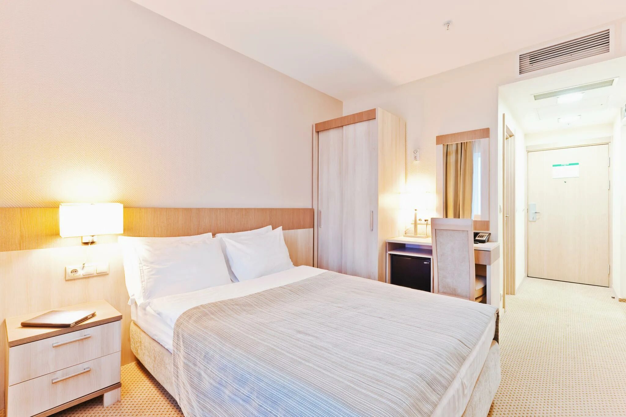 Балашиха проспект ленина 25 отель east gate. Гостиница в балашихе. Ист-вест отель москва. Отель east gate. East gate балашиха номер.