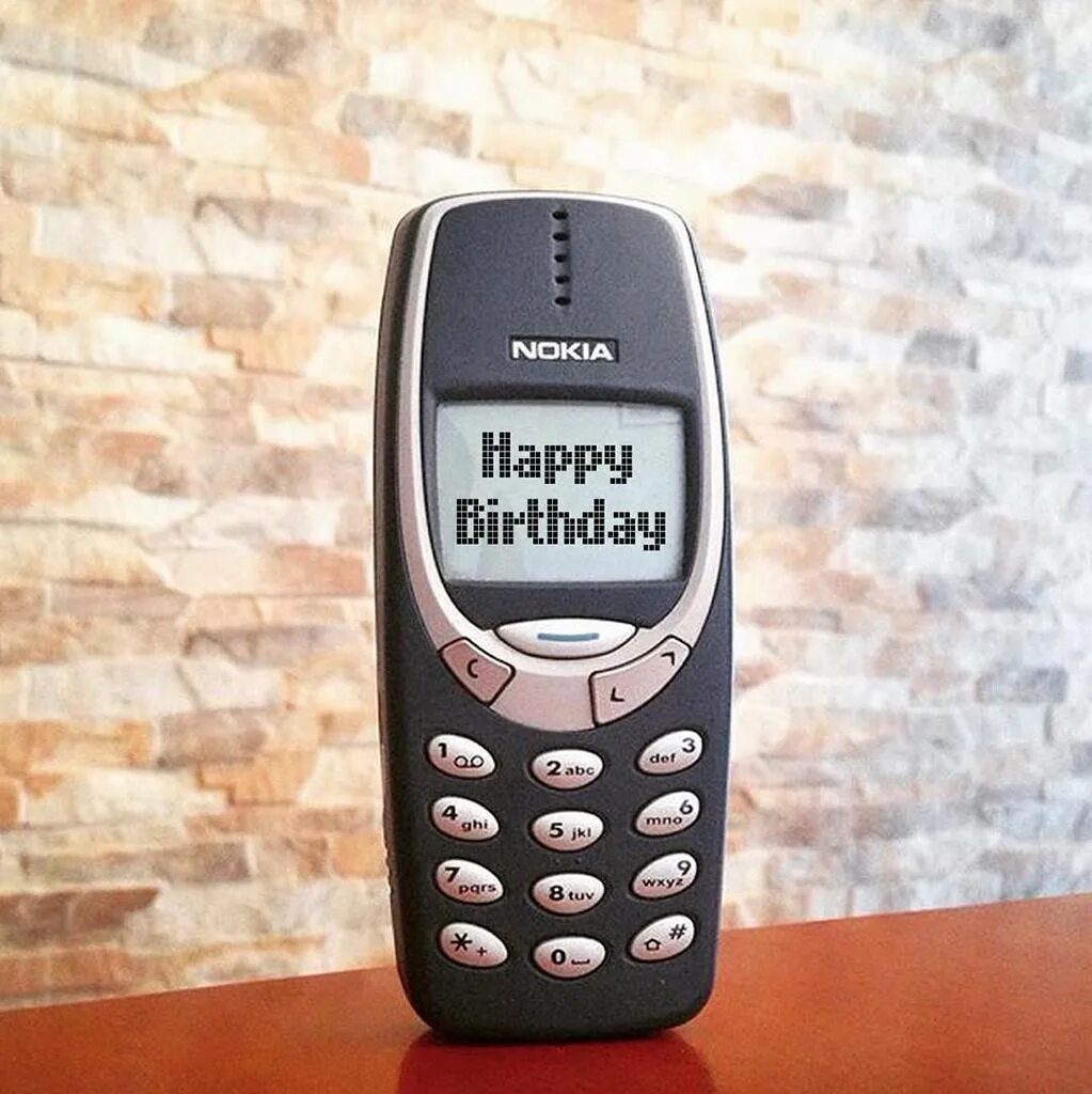 Nokia 3310 легендарный. Нокиа 3310 2000. Нокиа 3310 старая. Nokia 3310 ретро. Nokia 3310 2000 года.