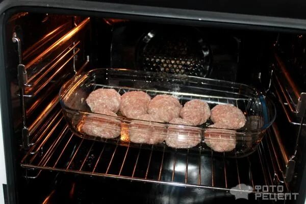 Рыбные котлеты в духовке. Рыбные котлеты в духовке. Кабачковые котлеты в духовке на противне. При какой температуре выпекать котлеты в духовке. Котлеты рецепты в картинках с описанием.