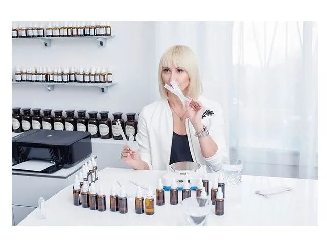 Август мишель парфюмер. Парфюмер профессия. Профессия нюхач. Как называется профессия духов. Вероника брюховецкая парфюмер.