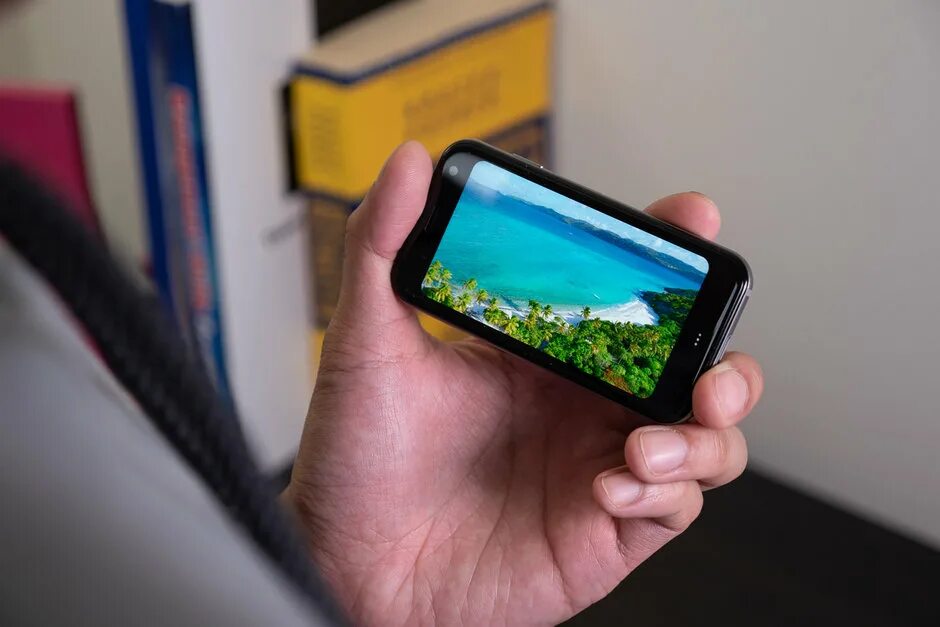 Небольшие смартфоны. Смартфоны palm 2025. мини смартфон palm 12мп. мини смартфоны 2025. самые маленькие смартфоны 2025.