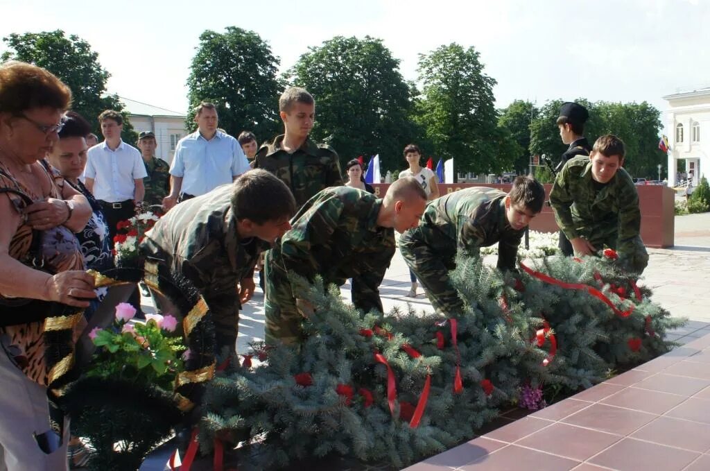 Погода в гулькевичи. Гулькевичи мемориал Родина мать. Афганцы в Гулькевичи. Гулькевичский Новомихайловское мемориал. День города Гулькевичи.