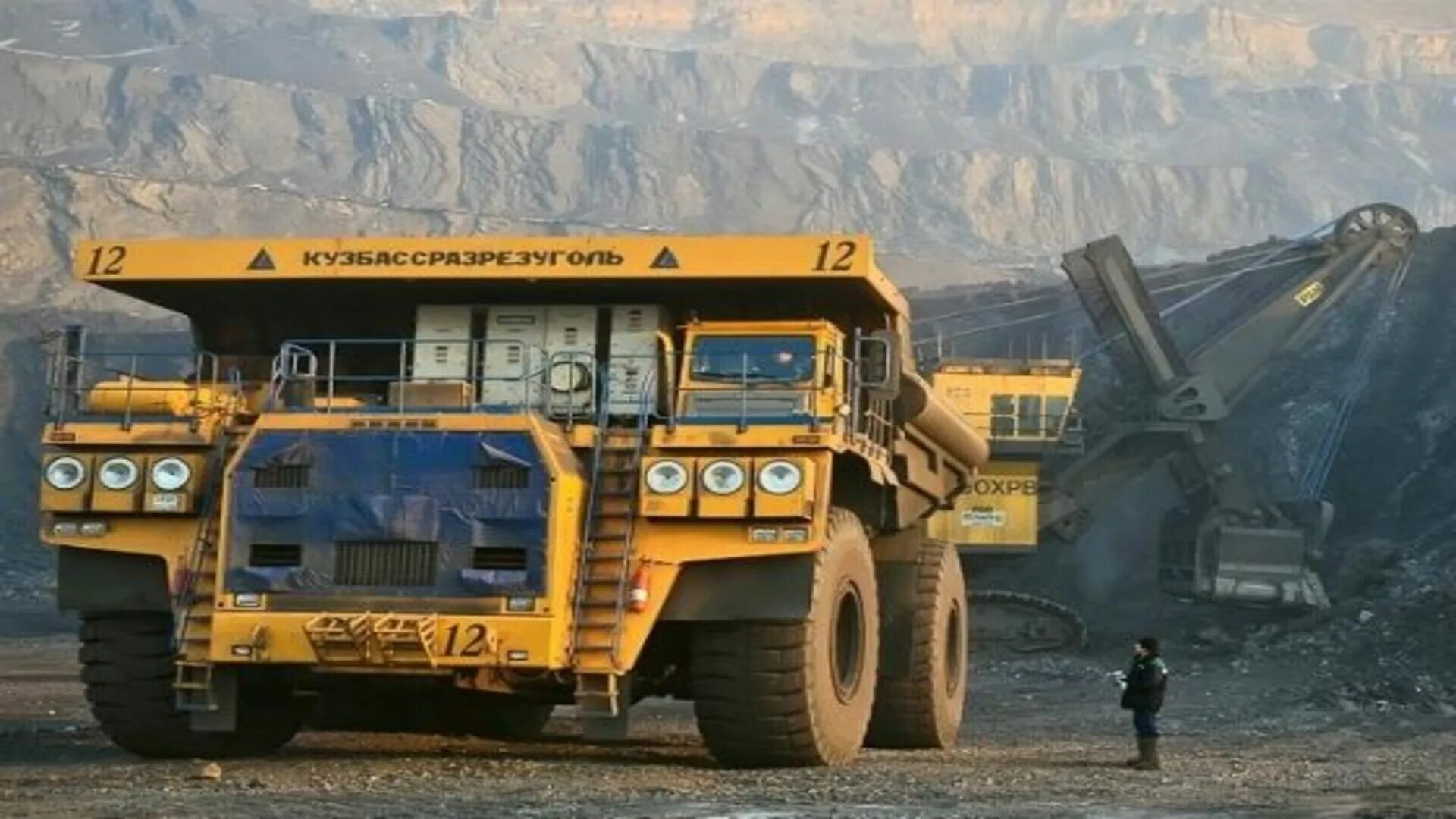 Белаз 75603. Komatsu 980e. Белаз-75710 450т. Белаз-75710. Машины работающие в карьерах.